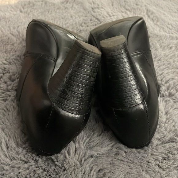 Clarks Black Leather Buckle Booties - Picture 9 of 10